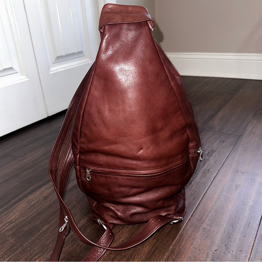 VINTAGE 90’s Paul and Taylor Brown Leather Large Sling Backpack Unisex - Picture 6 of 15